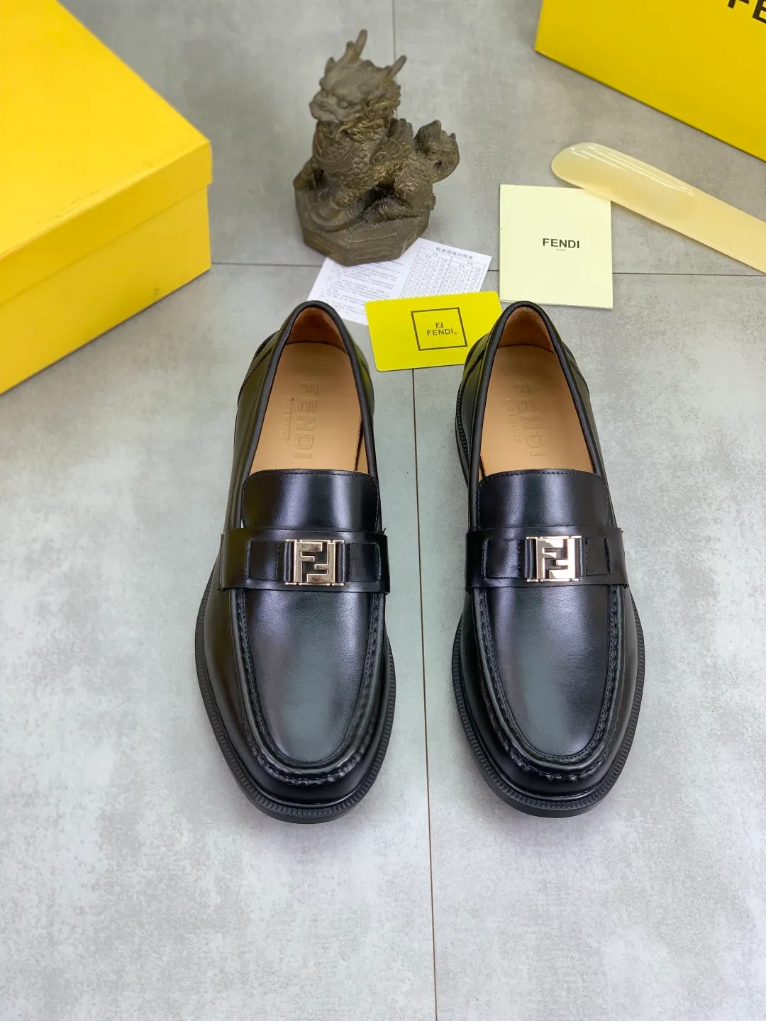 ​Men's shoes 💰P480💰[New model] Water dyed cowhide 🆘 The latest FENDI (Fendi) new casual leather shoes 🕶️🕶️Simple routing effect, showing an elegant and cool driving shoe 🎬Made of Italian 🇮🇹 imported calfskin + first-layer water-dyed cowhide lining🐂Excellent material🎬Detailed workmanship 🤗Comfortable foot feel➰➰. ​Pair it with any outfit to show your taste and temperament, low-key luxury ♻️Design ​simple and elegant ​noble and fashionable 🍃​Very loved and favored by trendy men 💓❤️Size: 38-44 2⃣️colors available